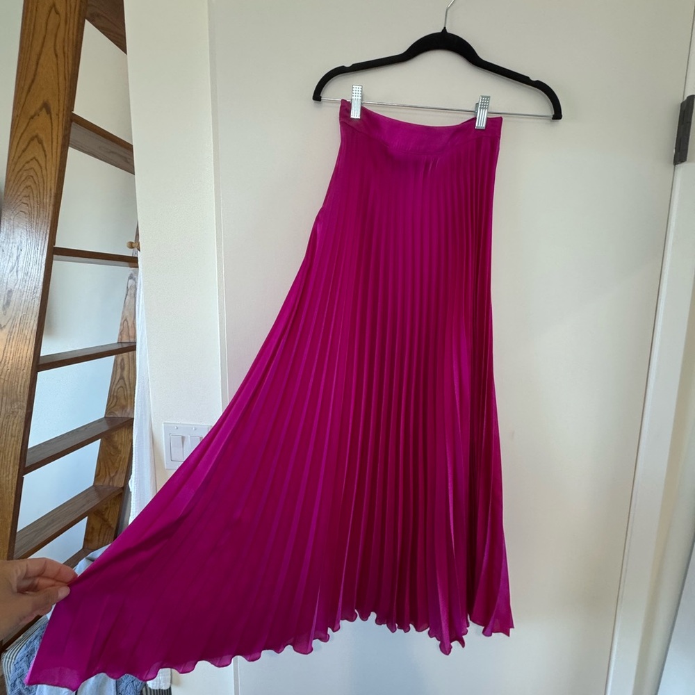 Elegant Pink Pleated Skirt